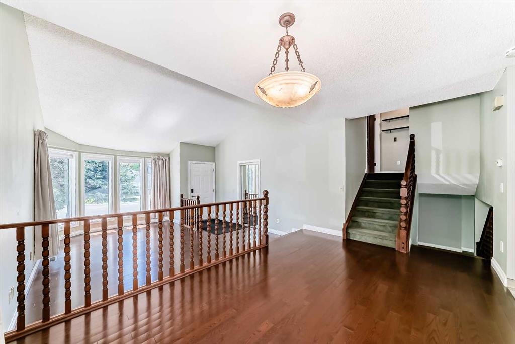 Picture for 55 Woodstock Way SW