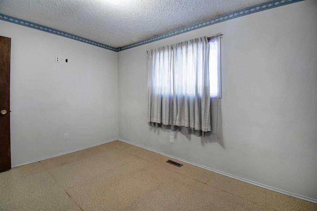 Picture for 4108 13 Avenue NE https://www.cirrealty.ca/reb/creb/84/A2266084_24.jpg