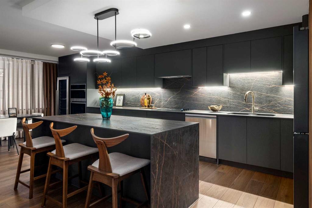 Picture for 907, 330 26 Avenue SW