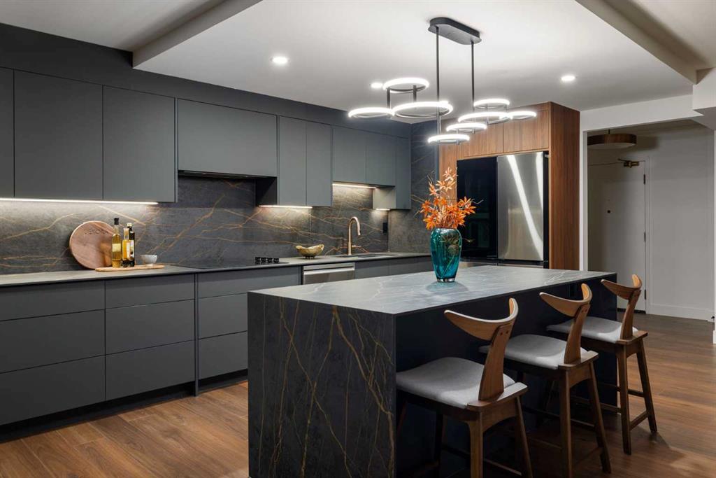 Picture for 907, 330 26 Avenue SW