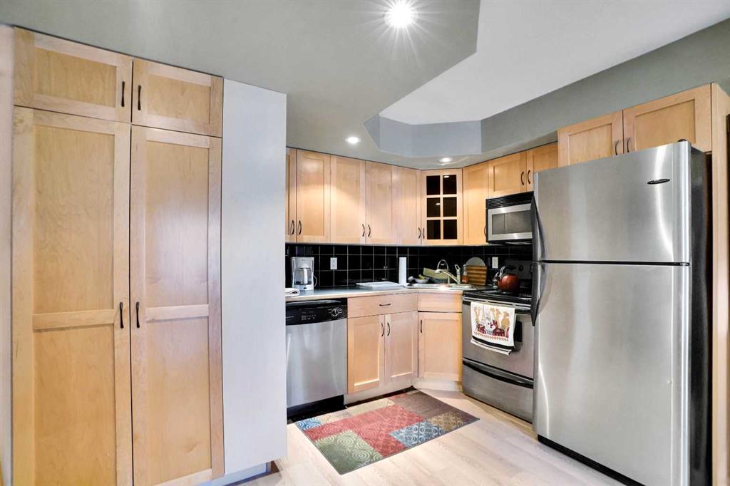 Picture for 305, 717 4A Street NE