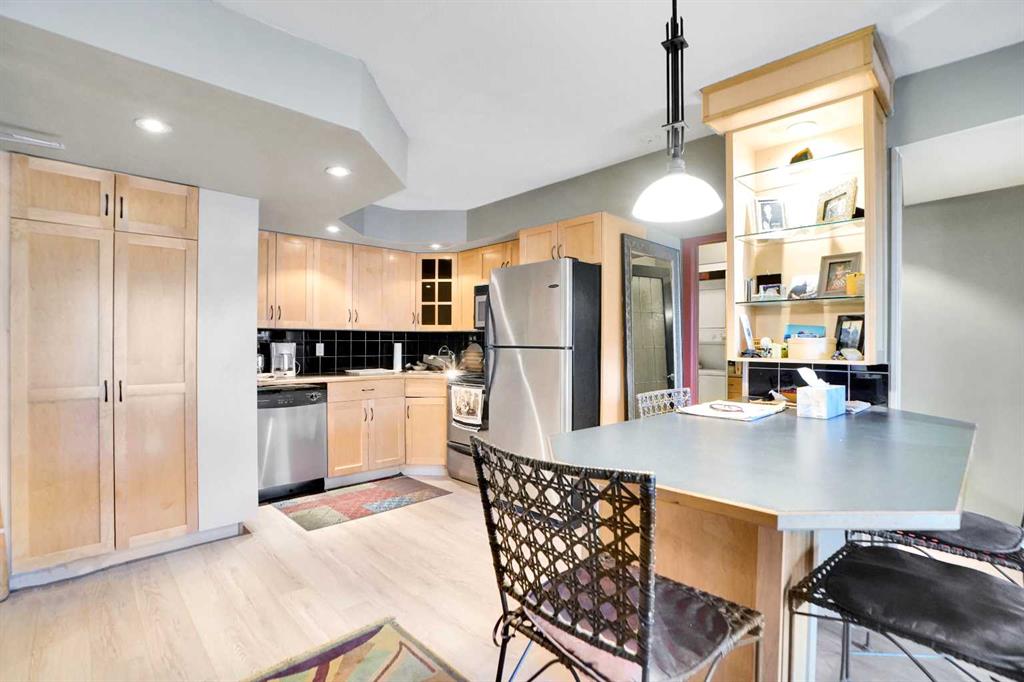 Picture for 305, 717 4A Street NE