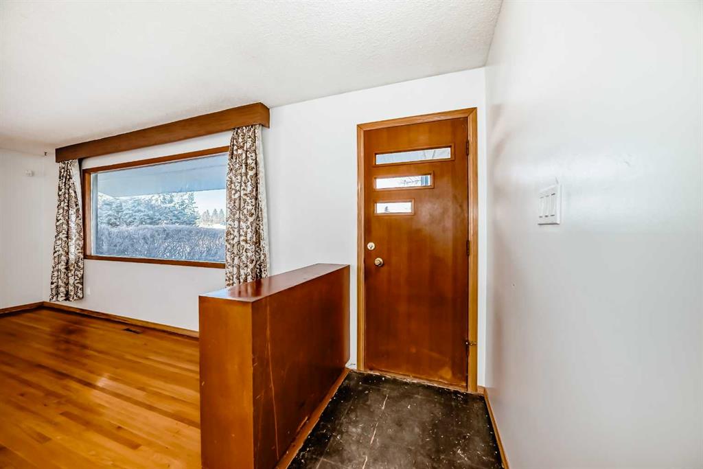 Picture for 4703 35 Avenue SW