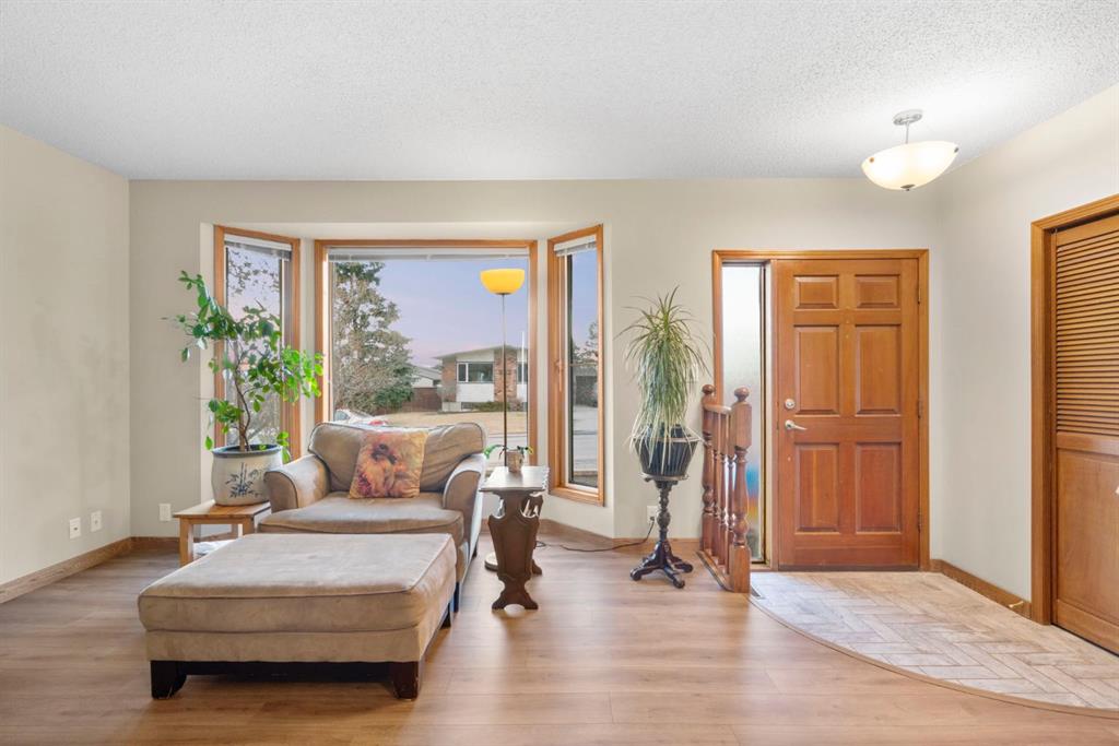 Picture for 10 Carolina Drive W