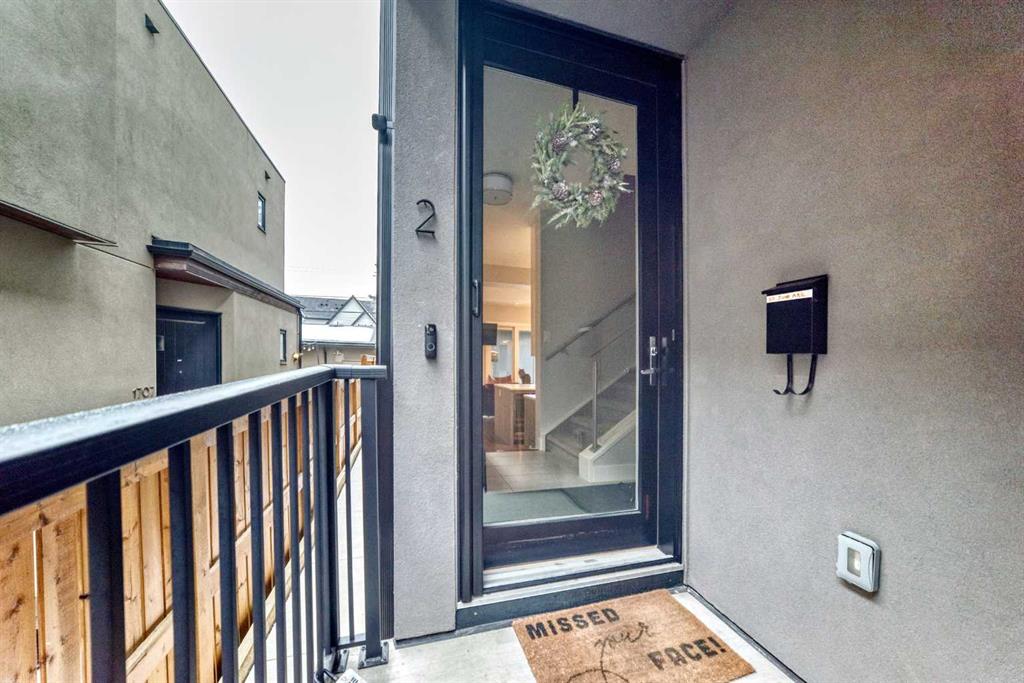 Picture for 2, 1709 36 Avenue SW