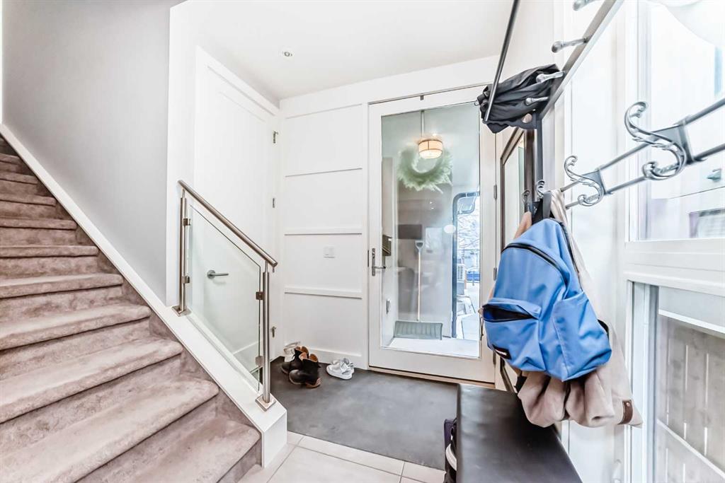 Picture for 2, 1709 36 Avenue SW