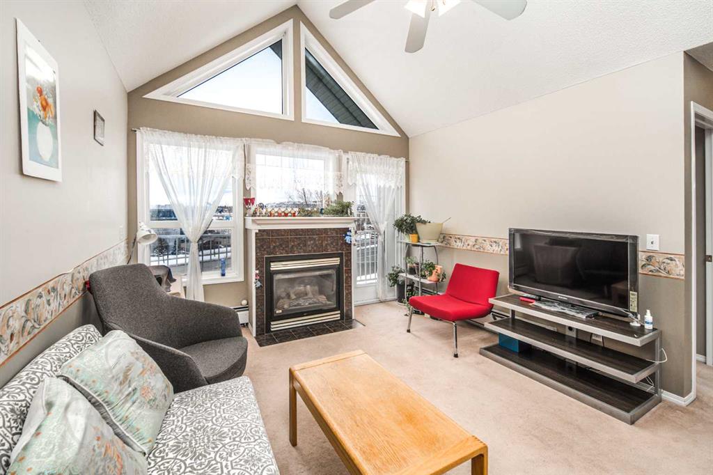 Picture for 313, 7 Harvest Gold Manor NE