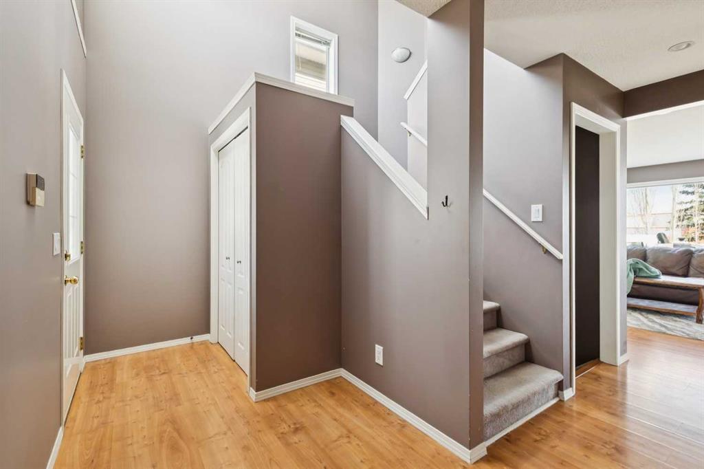 Picture for 18 Bridlewood Way SW