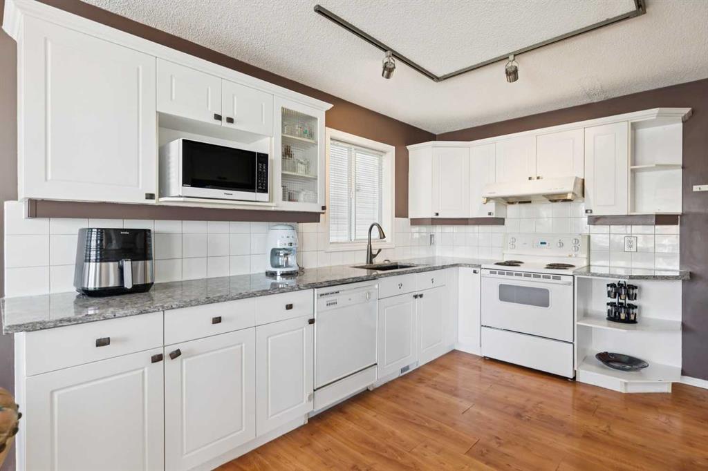 Picture for 18 Bridlewood Way SW