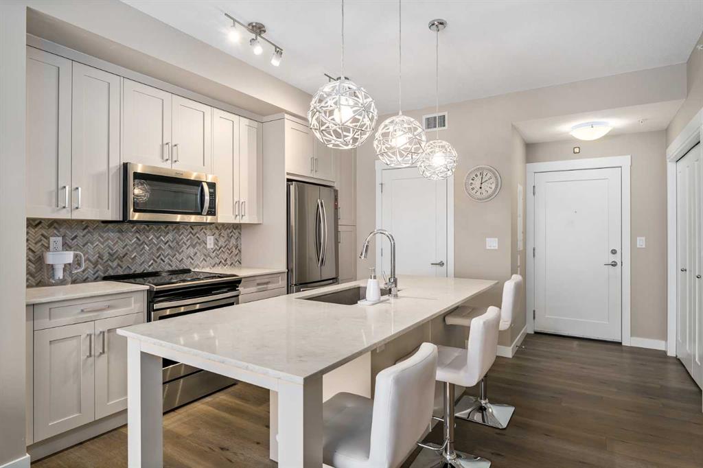 Picture for 410, 35 Walgrove Walk SE