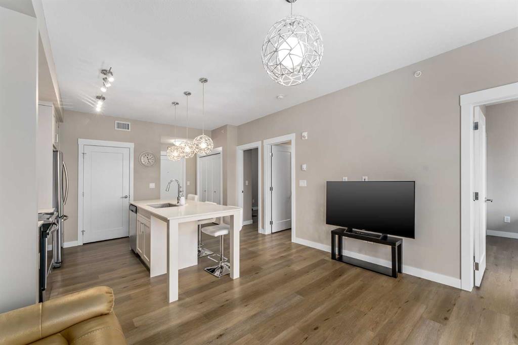 Picture for 410, 35 Walgrove Walk SE