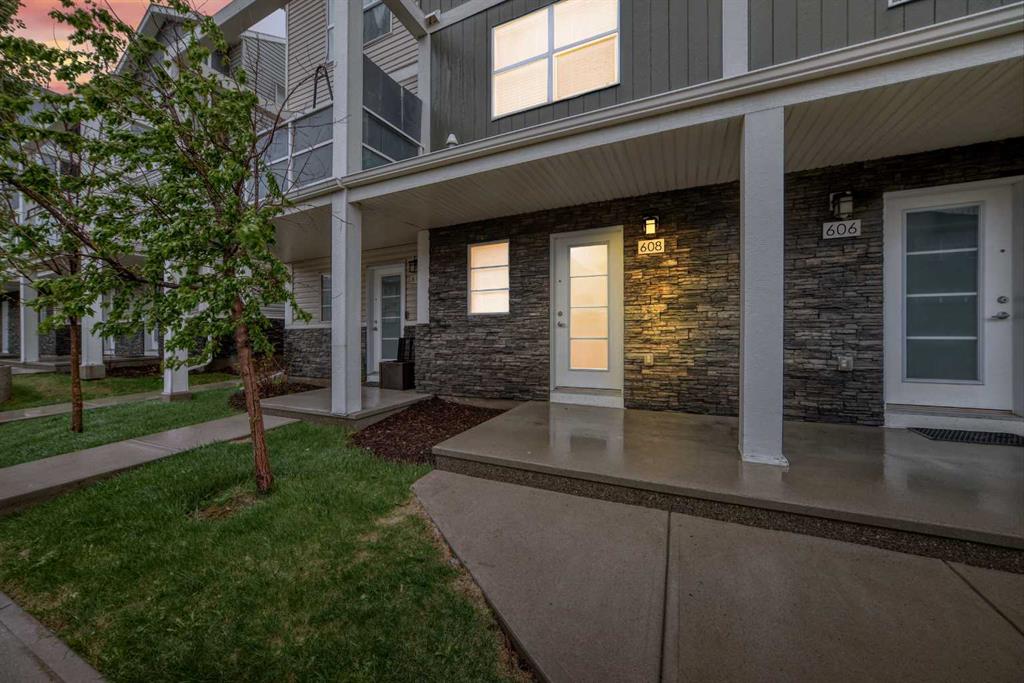 Picture for 608 Redstone View NE