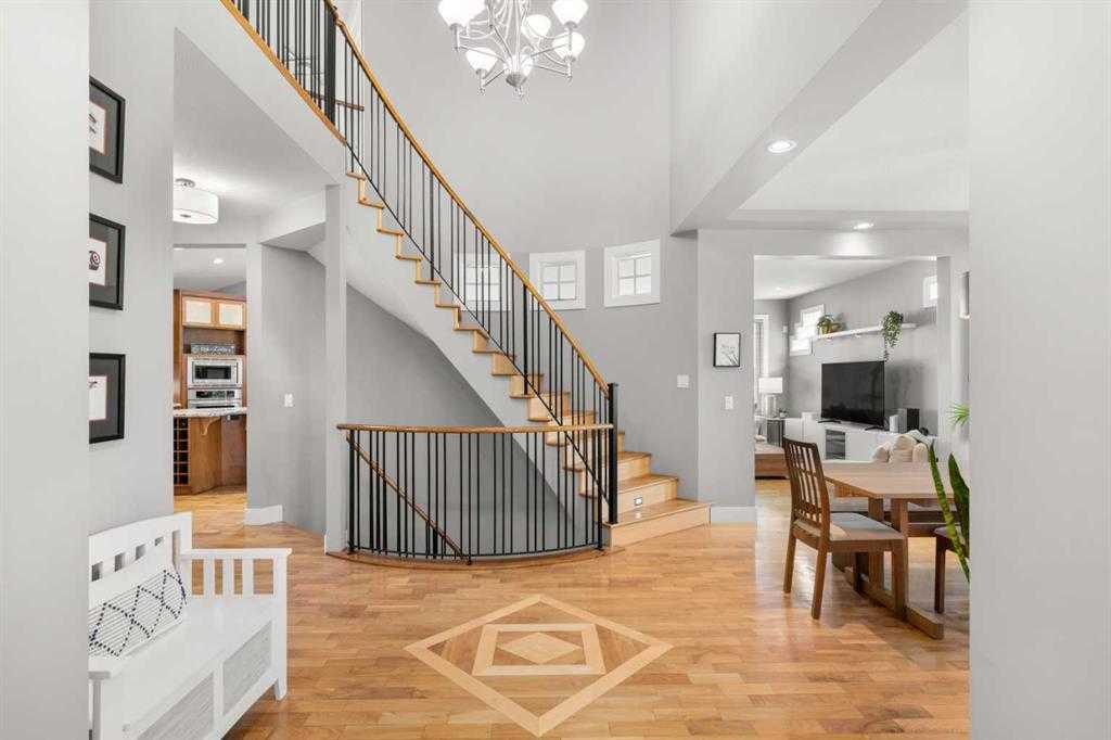 Picture for 32 Evercreek Bluffs Crescent SW