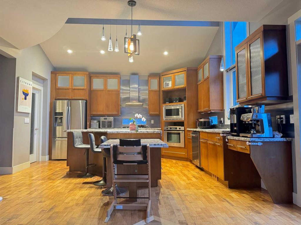 Picture for 32 Evercreek Bluffs Crescent SW