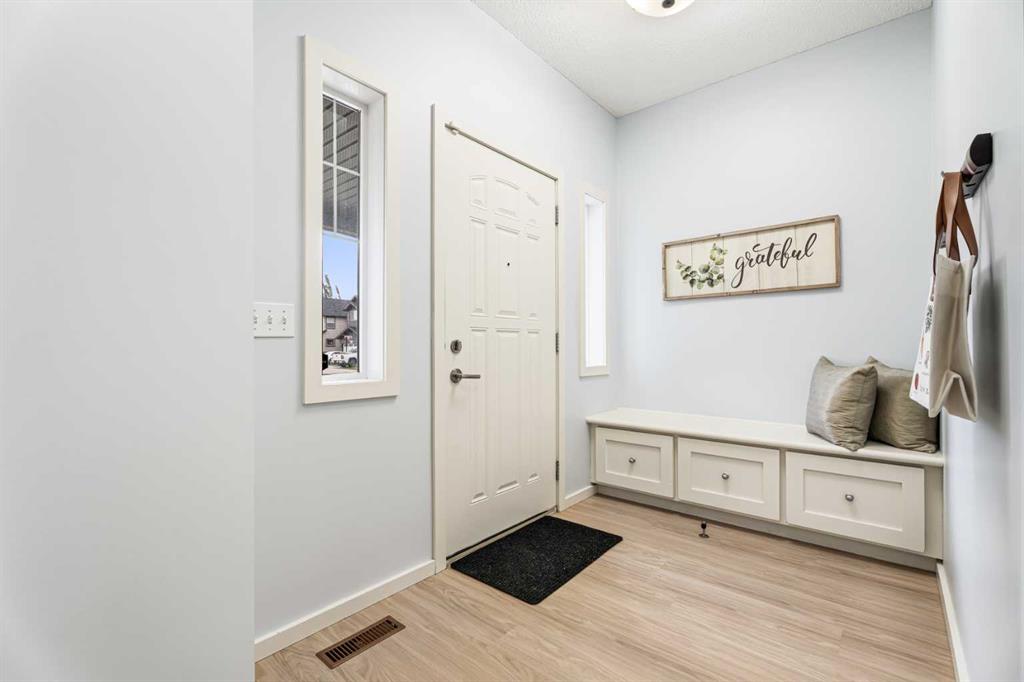 Picture for 1198 Kingston Crescent SE