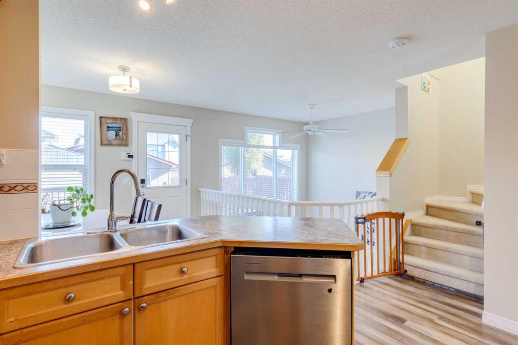 Picture for 85 Crystal Shores Crescent  https://www.cirrealty.ca/reb/creb/85/A2266485_10.jpg