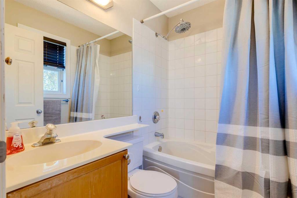Picture for 85 Crystal Shores Crescent  https://www.cirrealty.ca/reb/creb/85/A2266485_16.jpg