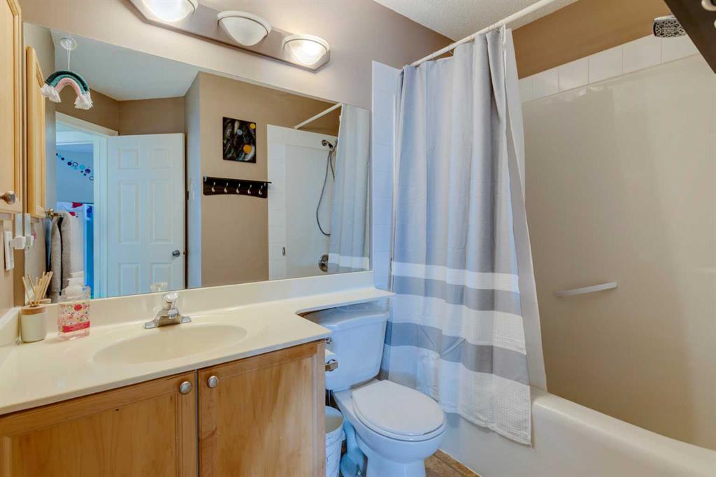 Picture for 85 Crystal Shores Crescent  https://www.cirrealty.ca/reb/creb/85/A2266485_20.jpg