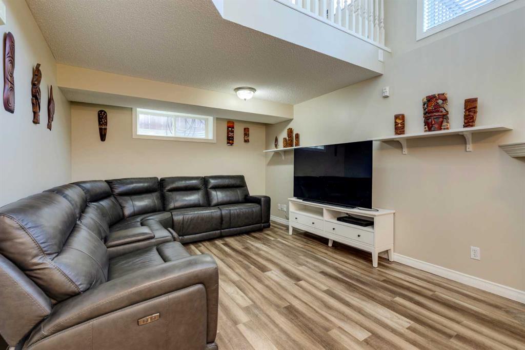 Picture for 85 Crystal Shores Crescent  https://www.cirrealty.ca/reb/creb/85/A2266485_21.jpg