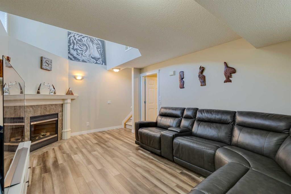 Picture for 85 Crystal Shores Crescent  https://www.cirrealty.ca/reb/creb/85/A2266485_22.jpg