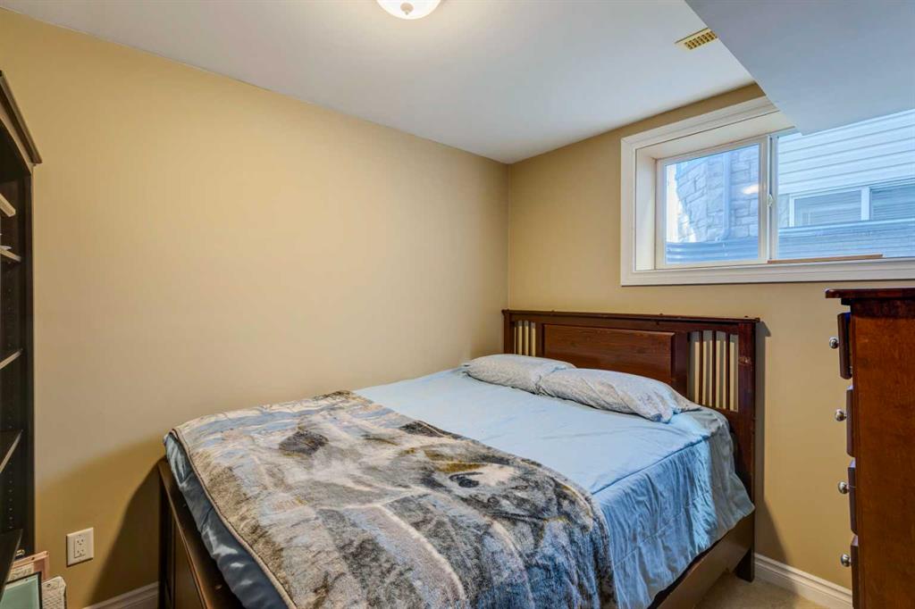 Picture for 85 Crystal Shores Crescent  https://www.cirrealty.ca/reb/creb/85/A2266485_26.jpg