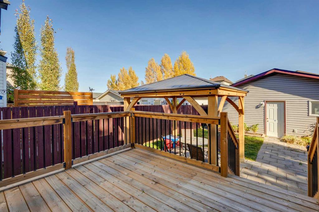 Picture for 85 Crystal Shores Crescent  https://www.cirrealty.ca/reb/creb/85/A2266485_27.jpg