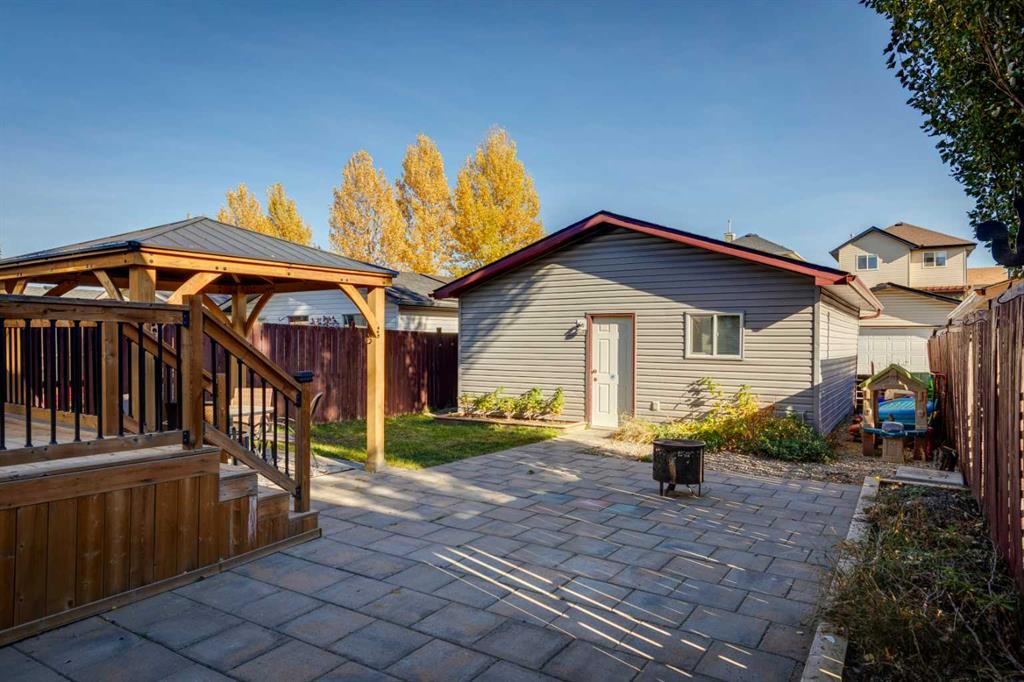 Picture for 85 Crystal Shores Crescent  https://www.cirrealty.ca/reb/creb/85/A2266485_29.jpg