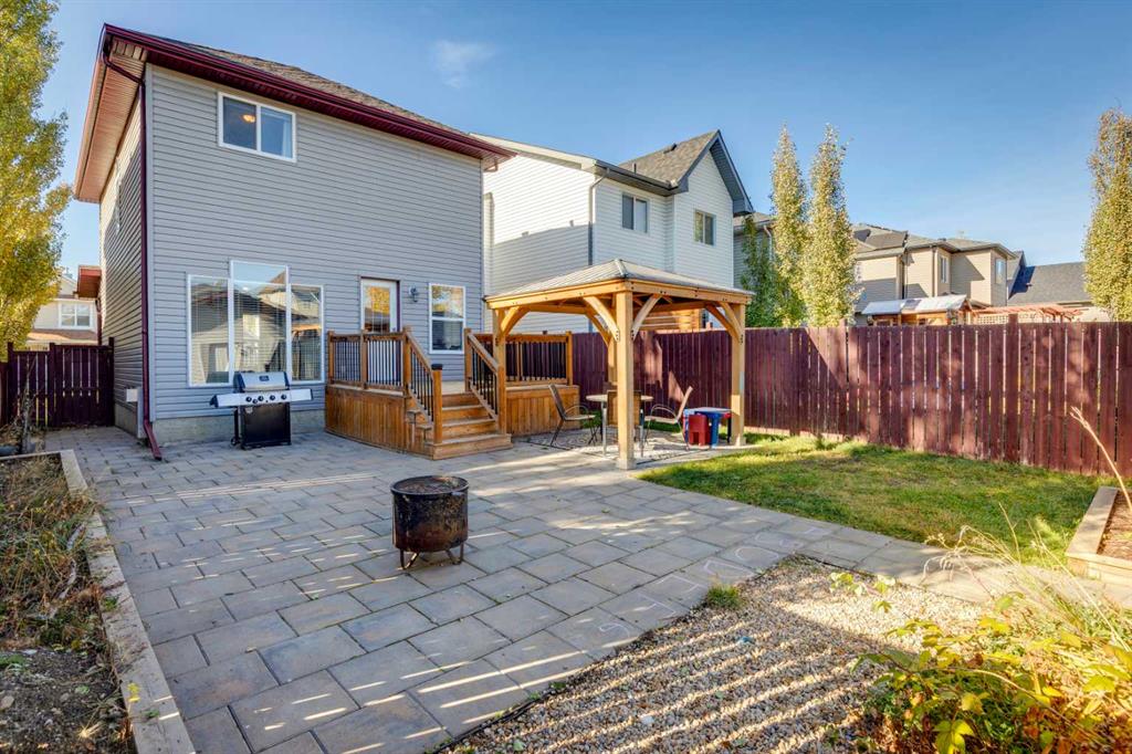 Picture for 85 Crystal Shores Crescent  https://www.cirrealty.ca/reb/creb/85/A2266485_30.jpg