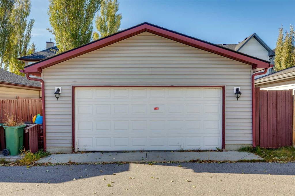 Picture for 85 Crystal Shores Crescent  https://www.cirrealty.ca/reb/creb/85/A2266485_33.jpg