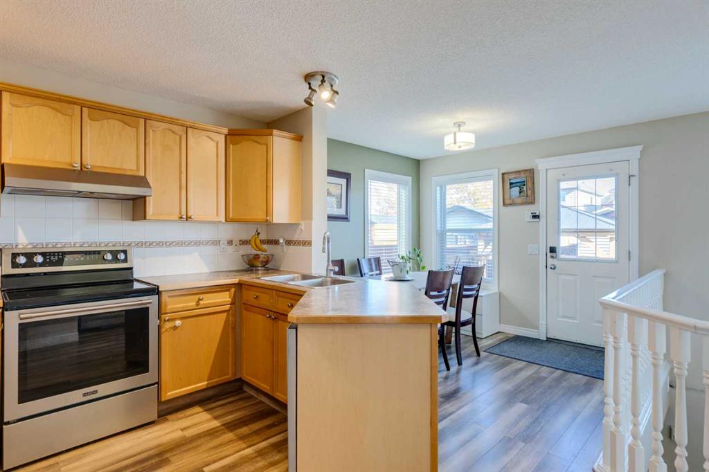 Picture for 85 Crystal Shores Crescent  https://www.cirrealty.ca/reb/creb/85/A2266485_7.jpg