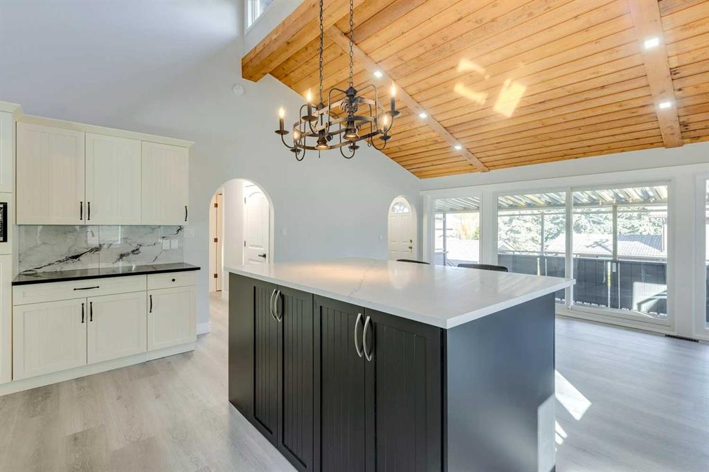 Picture for 3020 Palliser Drive SW https://www.cirrealty.ca/reb/creb/85/A2266685_17.jpg