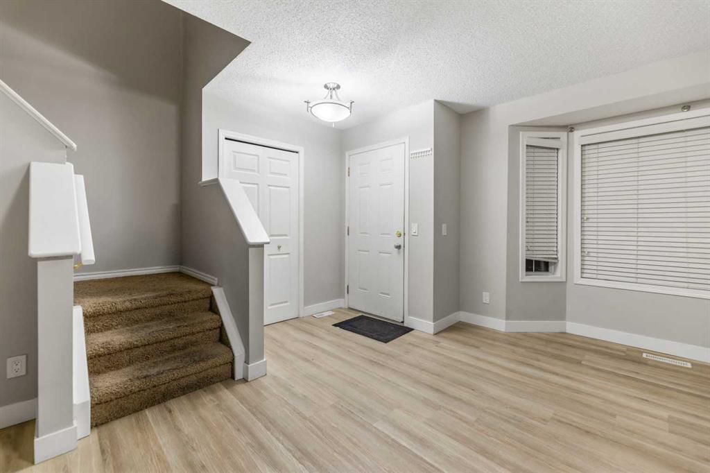 Picture for 59 Saddlemont Manor NE