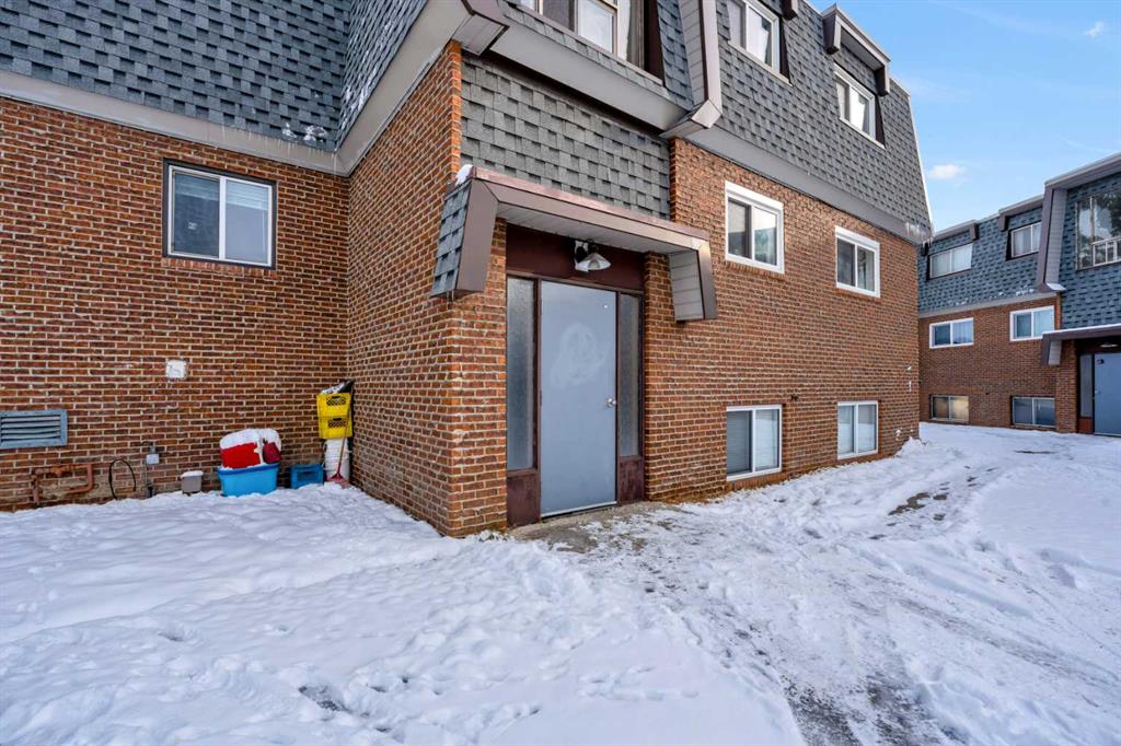 Picture for 101, 427 Huntsville Crescent NW