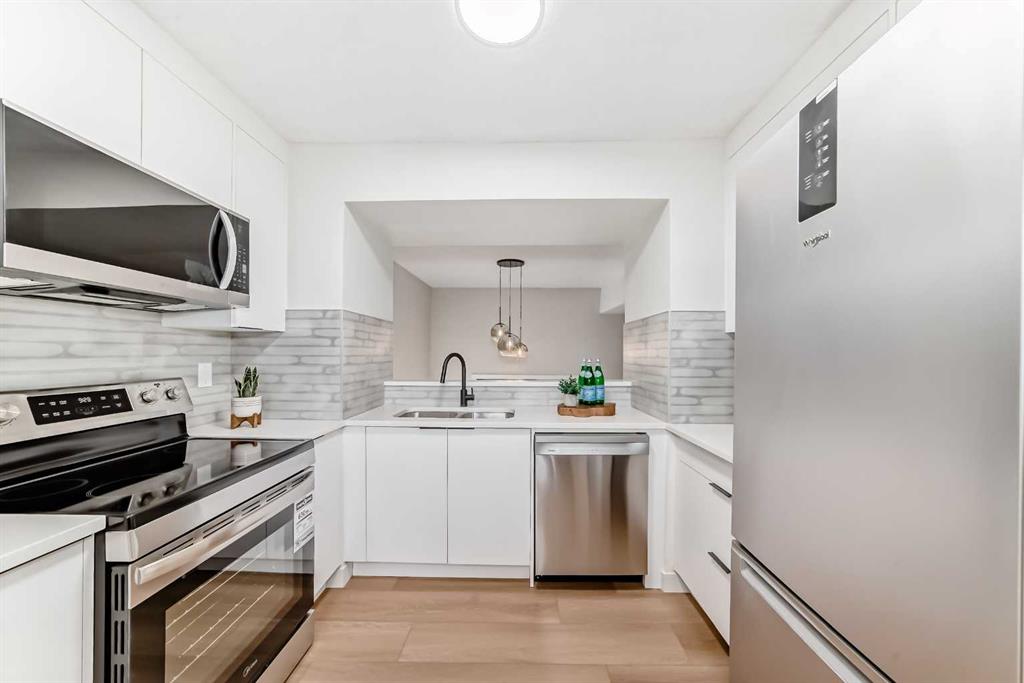 Picture for 305, 919 38 Street NE