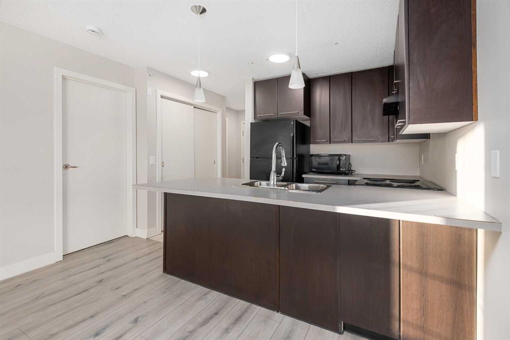 Picture for 456, 35 Richard Court SW