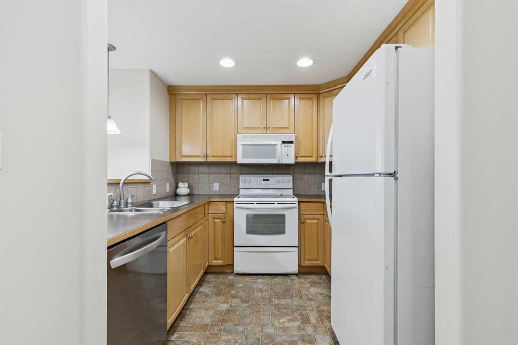 Picture for 705, 1726 14 Avenue NW