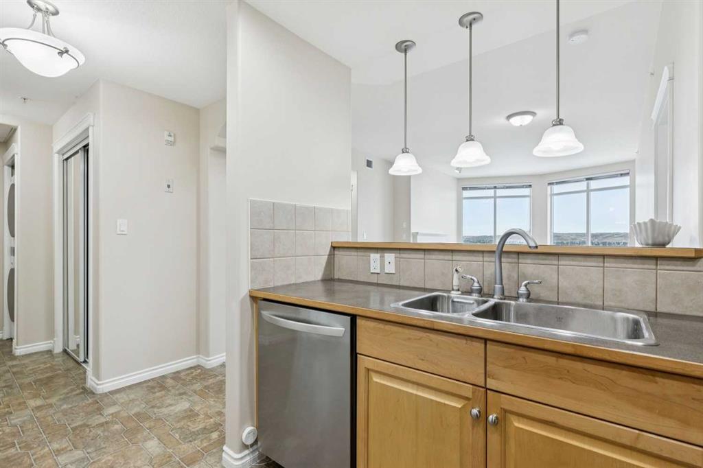 Picture for 705, 1726 14 Avenue NW