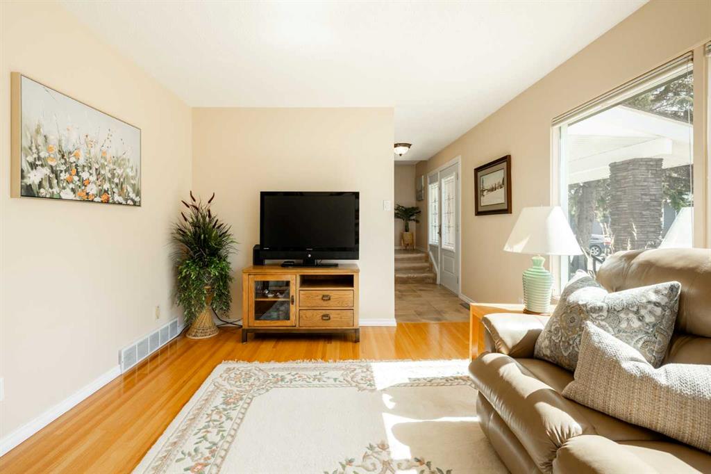 Picture for 412 Woodbend Road SE