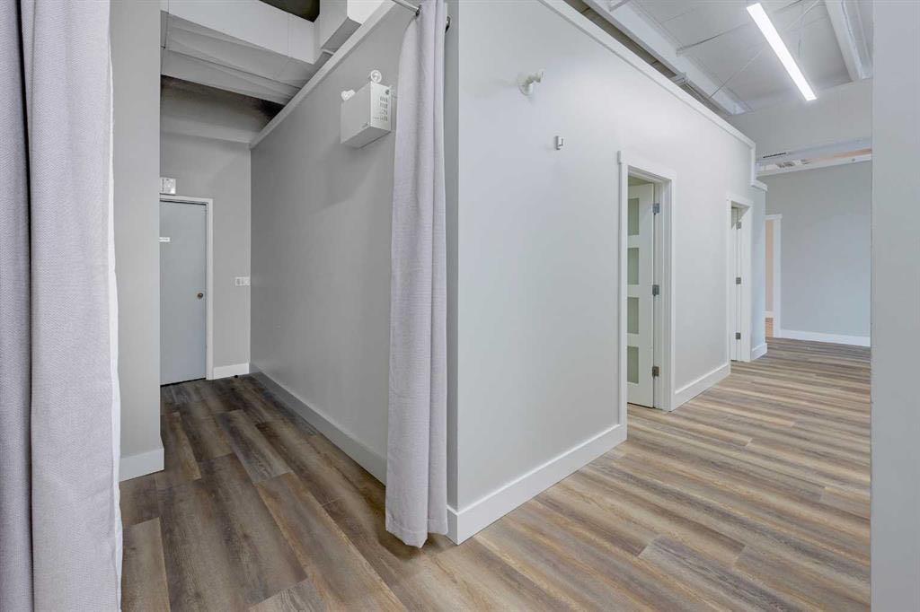 Picture for 203, 5116 52 Street 