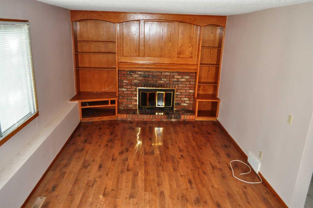 Picture for 319 Woodside Circle SW