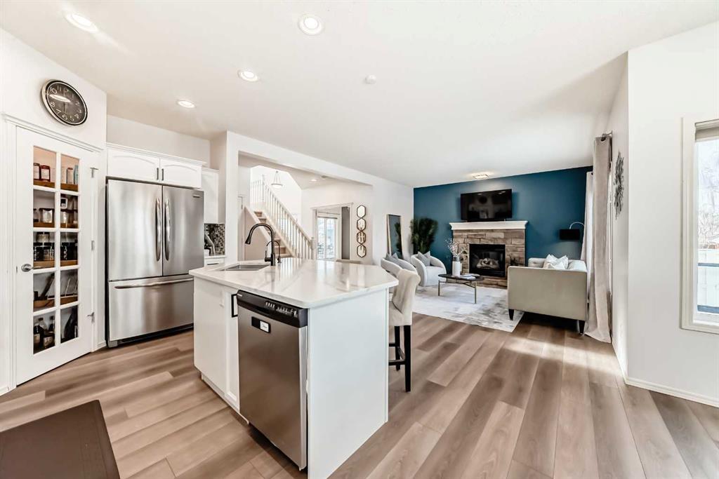 Picture for 102 Royal Oak Crescent NW