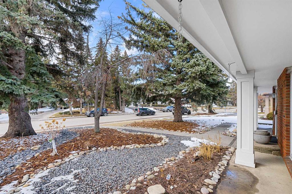 Picture for 736 Lake Bonavista Drive SE