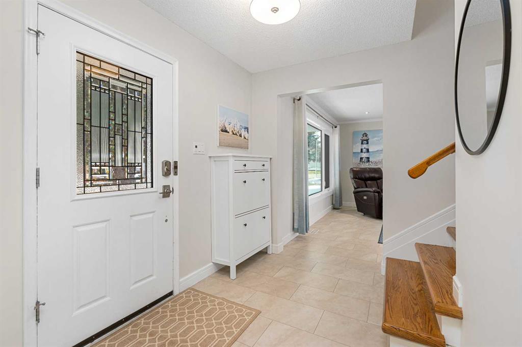 Picture for 736 Lake Bonavista Drive SE