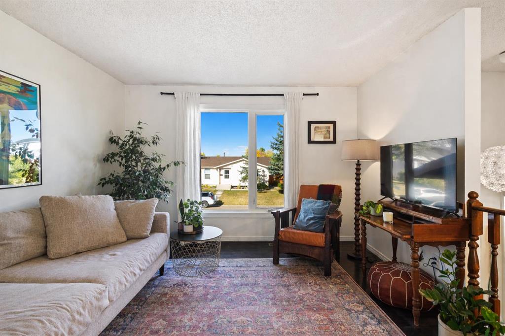 Picture for 49 Castlebrook Way NE