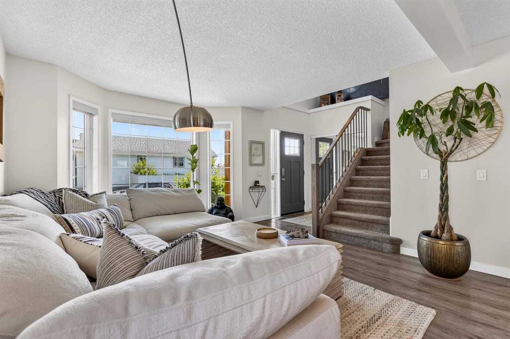 Picture for 123 Mt Lorette Close SE