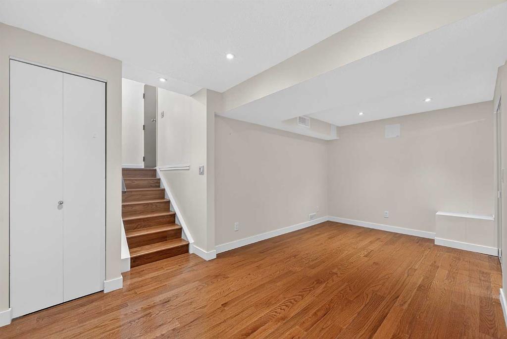 Picture for 1, 185 Woodridge Drive SW