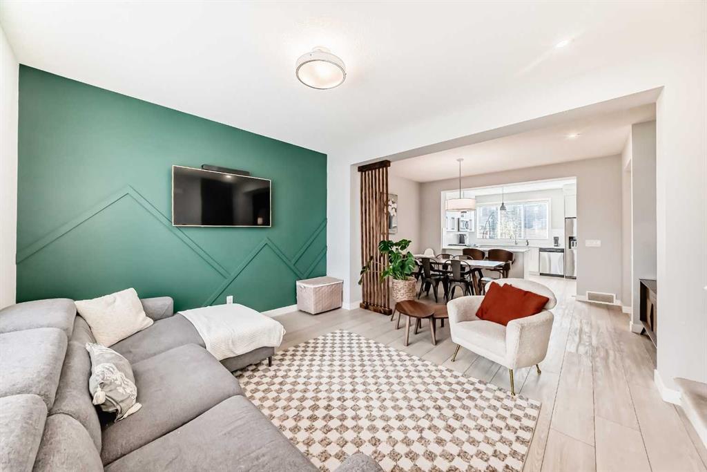 Picture for 125 CHELSEA Drive 