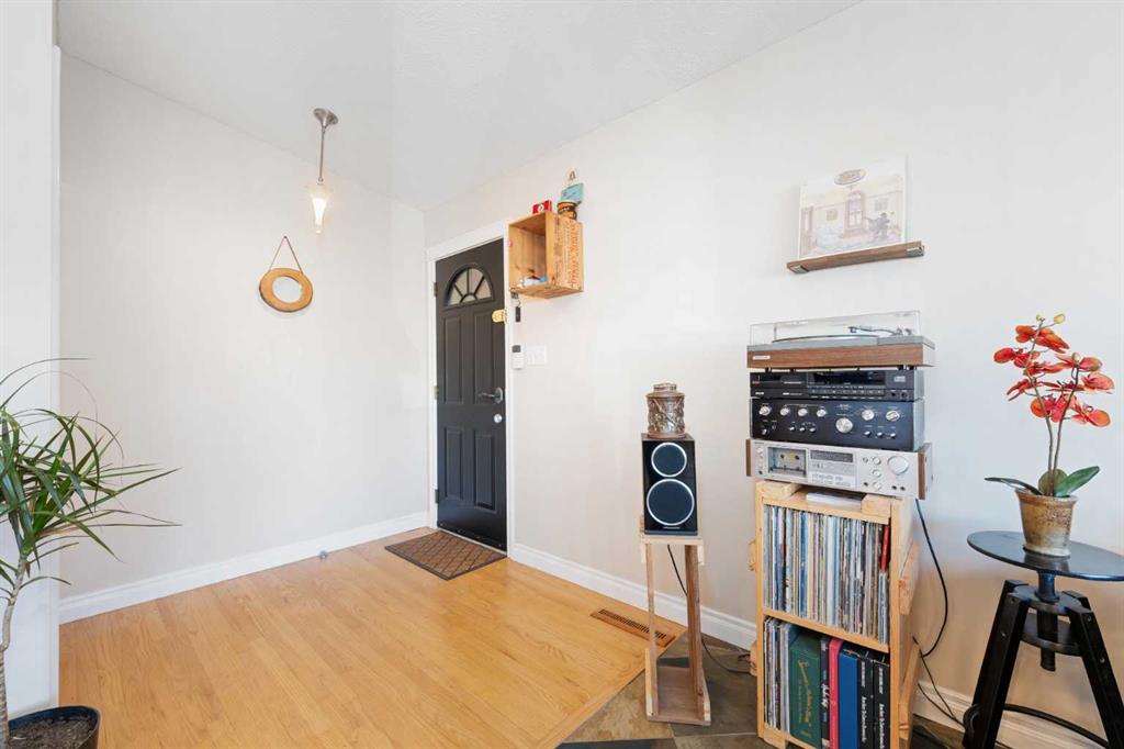 Picture for 1043 32 Avenue NW