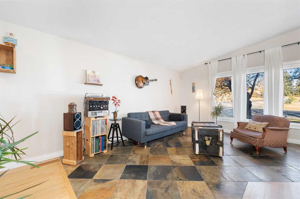 Picture for 1043 32 Avenue NW