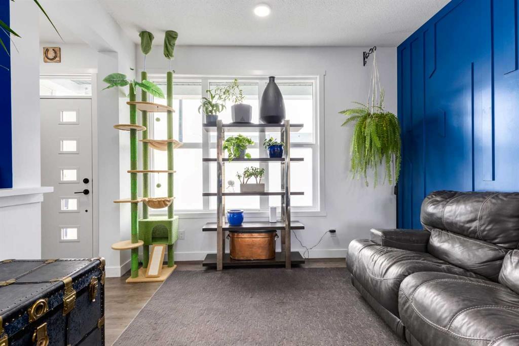 Picture for 212 142 Avenue NW